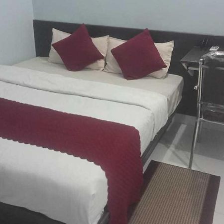 Hotel O Home Aditya Inn Suits Homestay Ayodhya エクステリア 写真