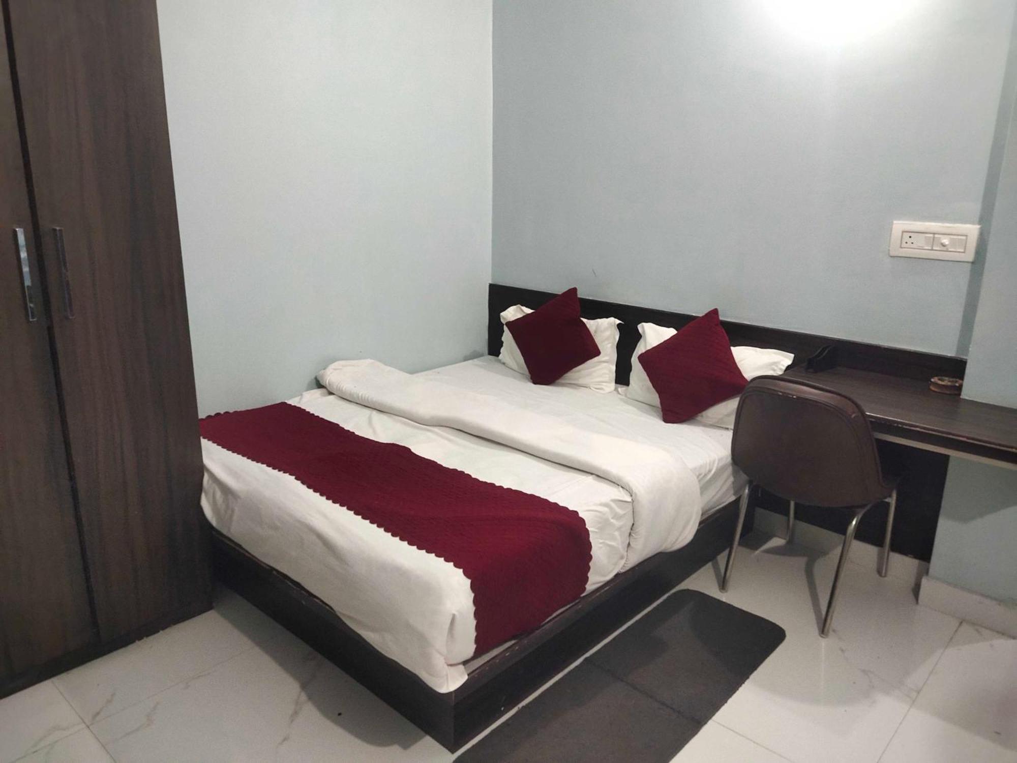Hotel O Home Aditya Inn Suits Homestay Ayodhya エクステリア 写真