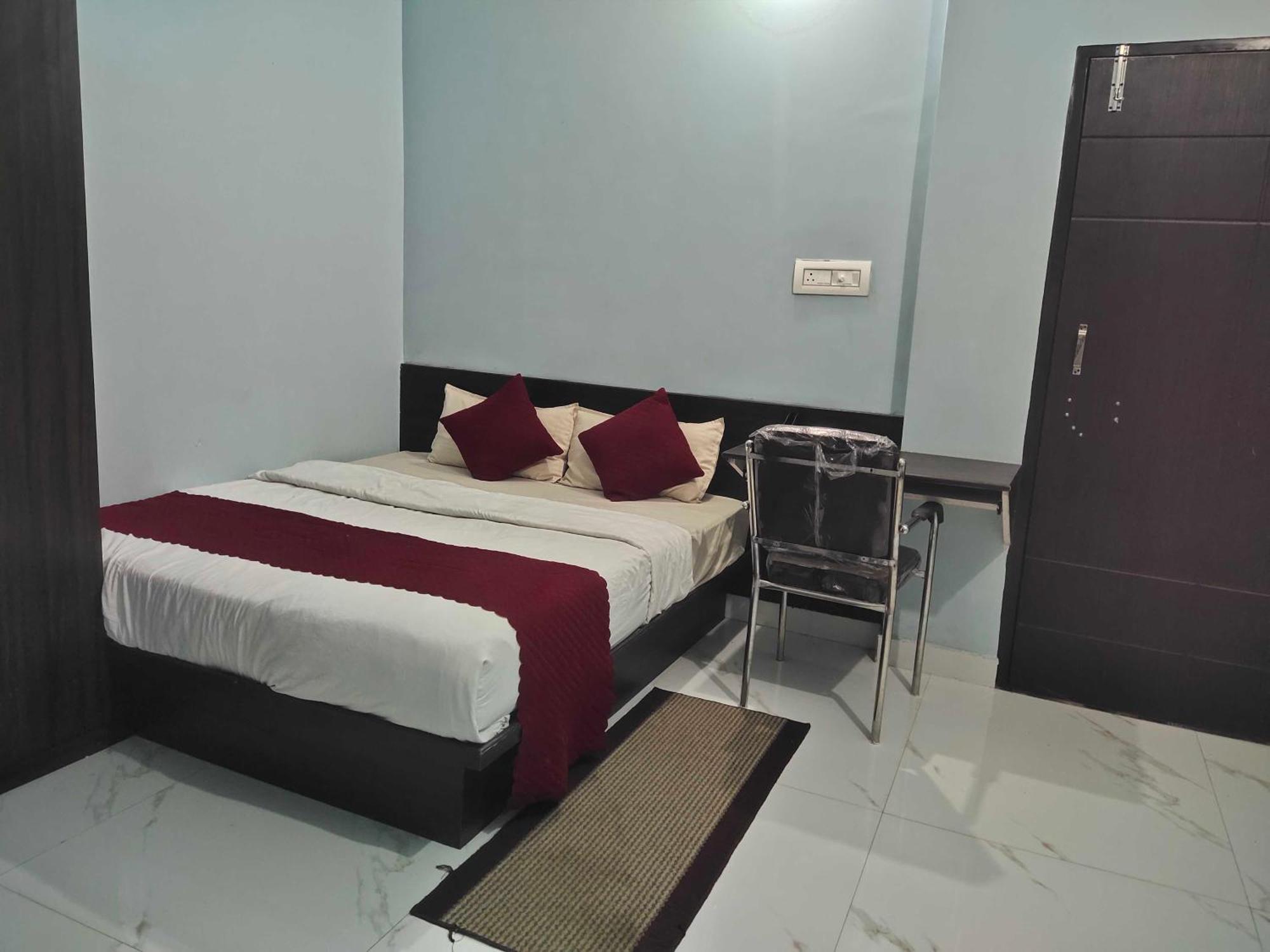 Hotel O Home Aditya Inn Suits Homestay Ayodhya エクステリア 写真