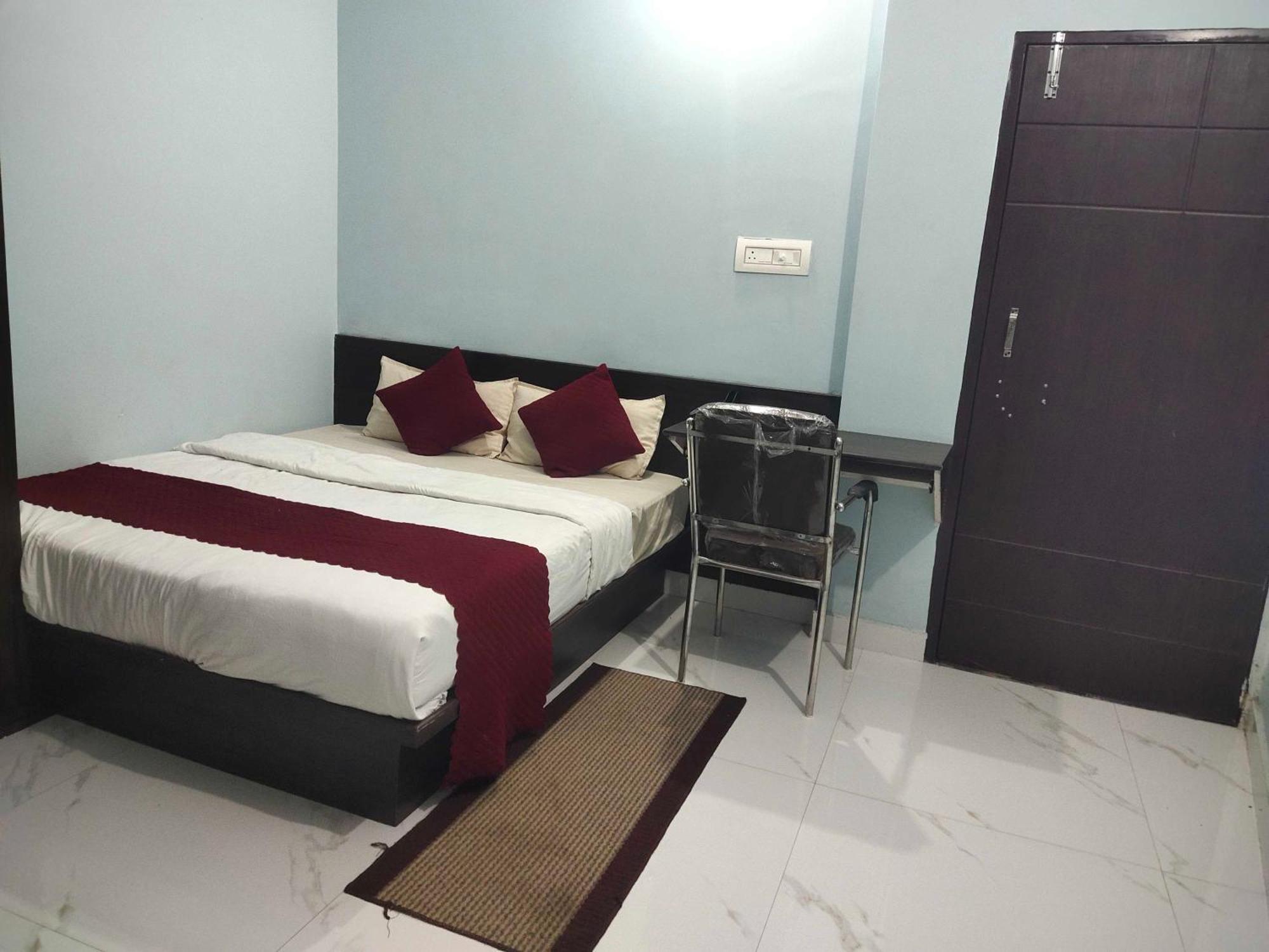 Hotel O Home Aditya Inn Suits Homestay Ayodhya エクステリア 写真